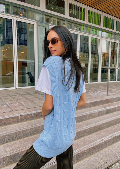 Clueless Cable Knit Vest// Chambray